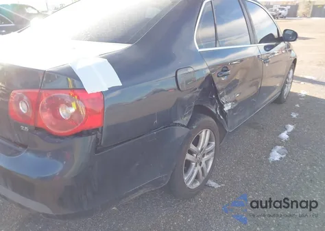 2007 Volkswagen Jetta 2.5 из США, поврежденный, VIN 3VWDF81K77M099080